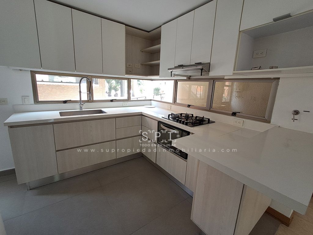 Apartamento en arriendo Antioquia Medellín Alejandria 135 m2 Habitaciones 2 Baños 4 Garajes 2 Precio $6000000