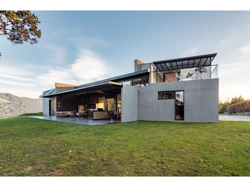 Casa Campestre en venta Antioquia La Ceja La Ceja 389 m2 Habitaciones 0 Baños 5 Garajes 6 Precio $3400000000