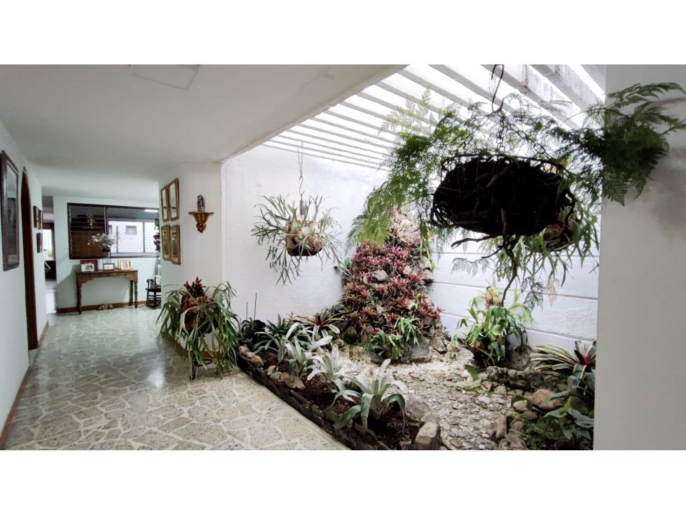 Casa en venta Antioquia Medellín Las Acacias 310 m2 Habitaciones 4 Baños 3 Garajes 2 Precio $3000000000