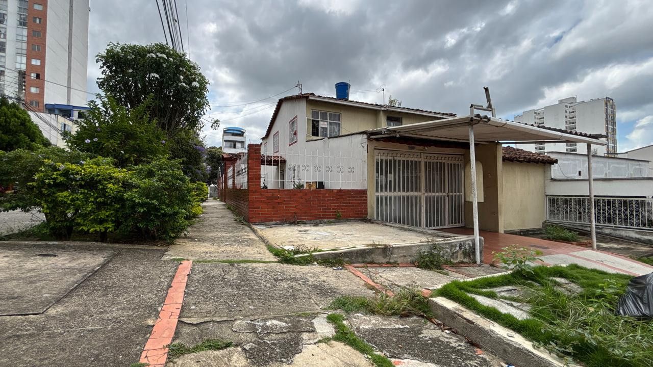 Casa en venta Santander Bucaramanga Diamante Ii Etapa 220 m2 Habitaciones 5 Baños 5 Garajes 3 Precio $800000000