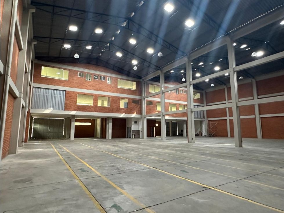 Bodega en arriendo Cundinamarca Bogotá Franco 2200 m2 Habitaciones 0 Baños 10 Garajes 8 Precio $70000000