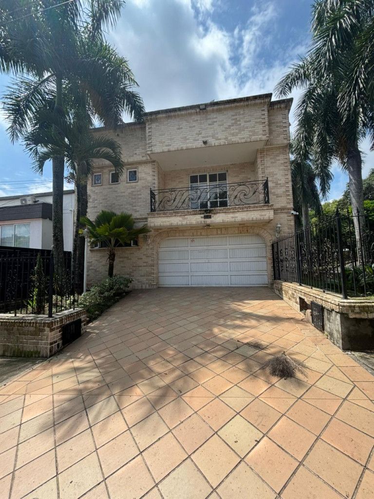 Casa en arriendo Valle Del Cauca Cali Belén 600 m2 Habitaciones 7 Baños 7 Garajes 4 Precio $12000000
