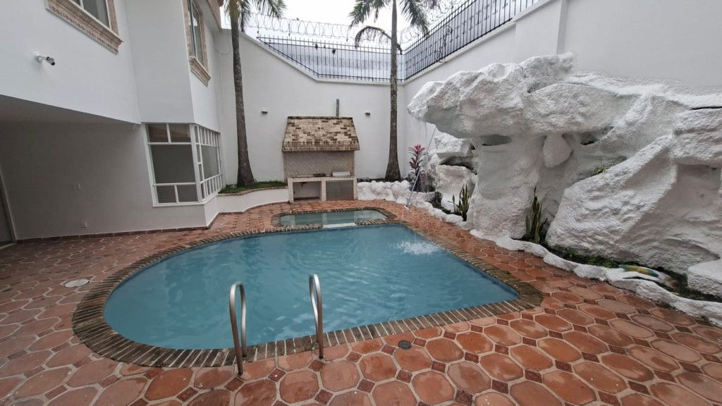 Casa en arriendo Valle Del Cauca Cali Belén 600 m2 Habitaciones 7 Baños 7 Garajes 4 Precio $10000000