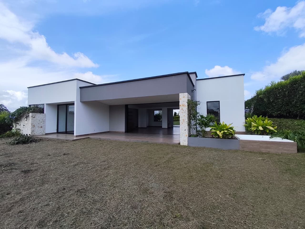 Casa en venta Risaralda Pereira Pereira 300 m2 Habitaciones 4 Baños 4 Garajes 6 Precio $1800000000