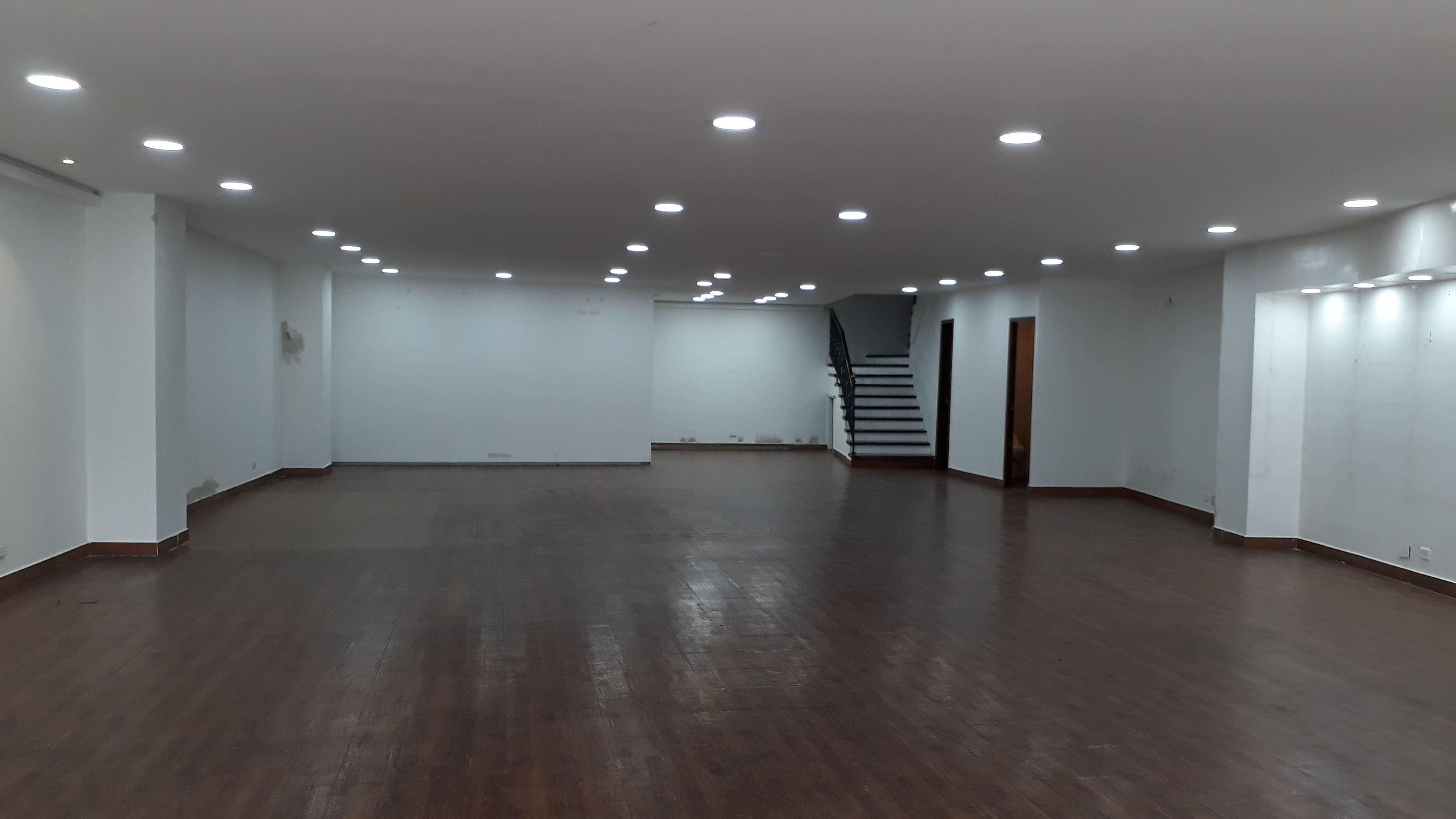 Local en arriendo Antioquia Envigado Jardines 200 m2 Habitaciones 0 Baños 2 Garajes 0 Precio $11000000