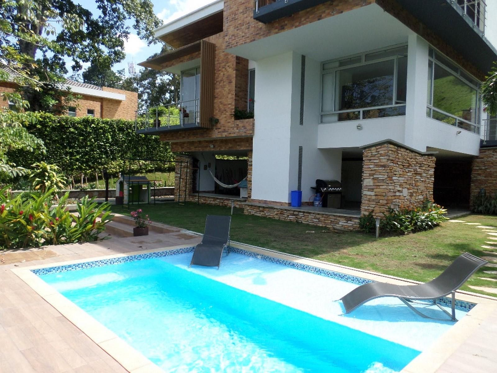 Casa en venta Santander Floridablanca Florida 484 m2 Habitaciones 4 Baños 6 Garajes 4 Precio $2900000000