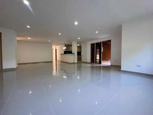 Apartamento en arriendo Antioquia Medellín La Florida 147 m2 Habitaciones 3 Baños 4 Garajes 2 Precio $6000000
