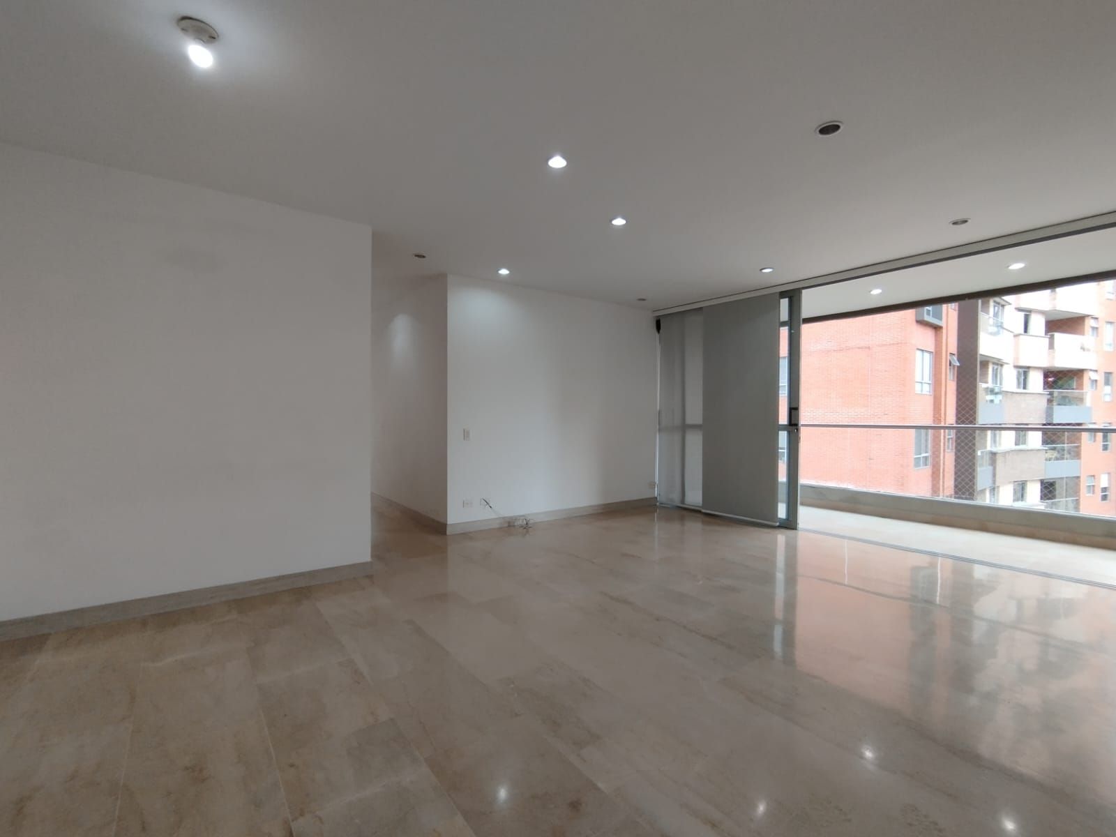 Apartamento en arriendo Antioquia Medellín La Linde 115 m2 Habitaciones 3 Baños 5 Garajes 2 Precio $7500000