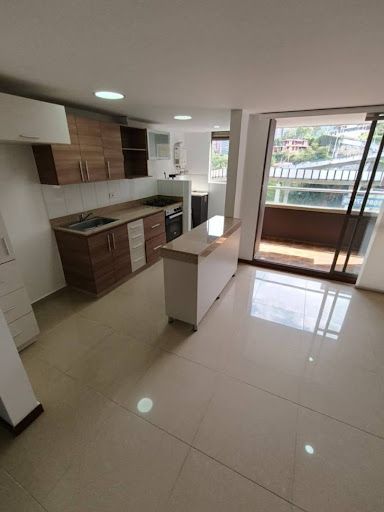 Apartamento en arriendo Antioquia Envigado El Esmeraldal 75 m2 Habitaciones 3 Baños 2 Garajes 1 Precio $4100000