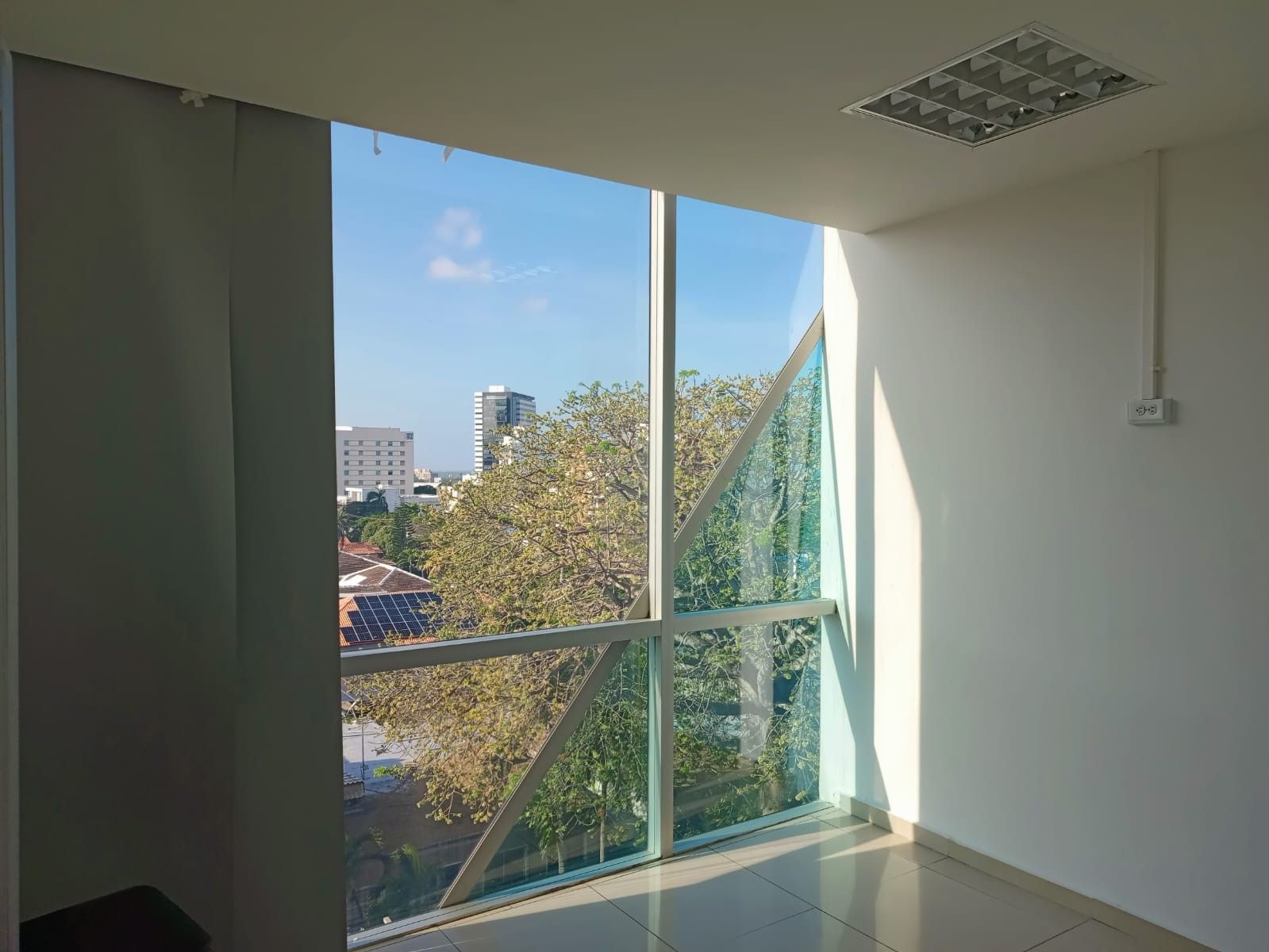 Oficina en arriendo Atlántico Barranquilla El Prado 113 m2 Habitaciones 0 Baños 2 Garajes 2 Precio $4000000