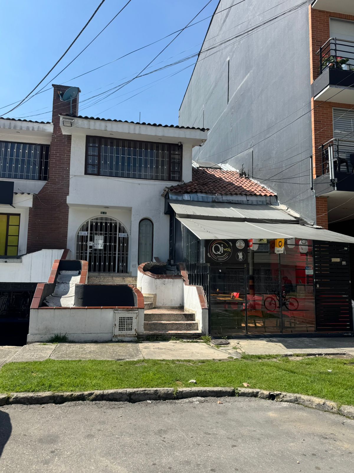 Casa en arriendo o venta Cundinamarca Bogotá Los Cedros 688 m2 Habitaciones 6 Baños 6 Garajes 0 Precio venta $3200000000 Precio arriendo $15000000