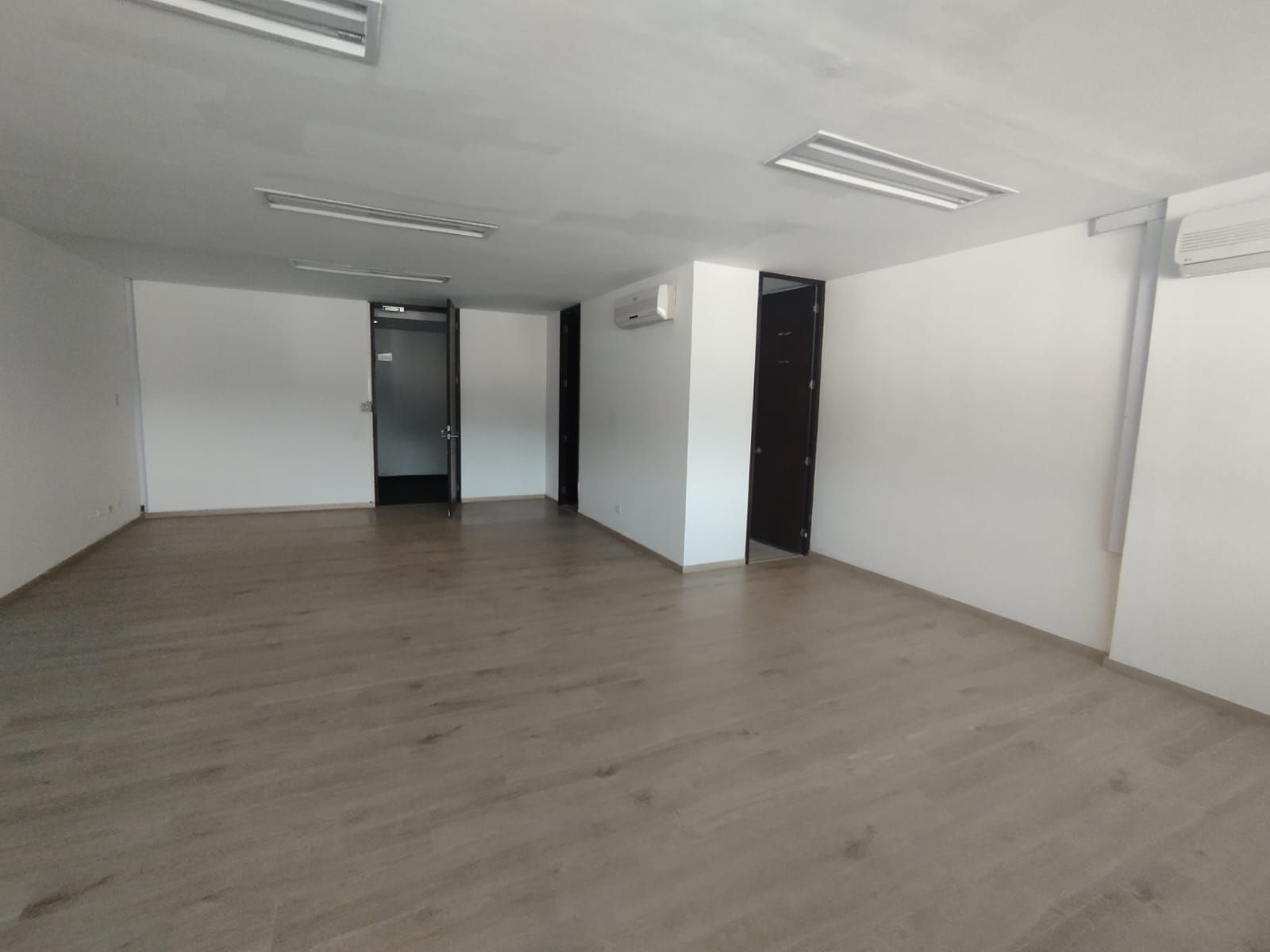 Oficina en arriendo Antioquia Medellín Los Balsos No2 52 m2 Habitaciones 0 Baños 1 Garajes 1 Precio $5975969