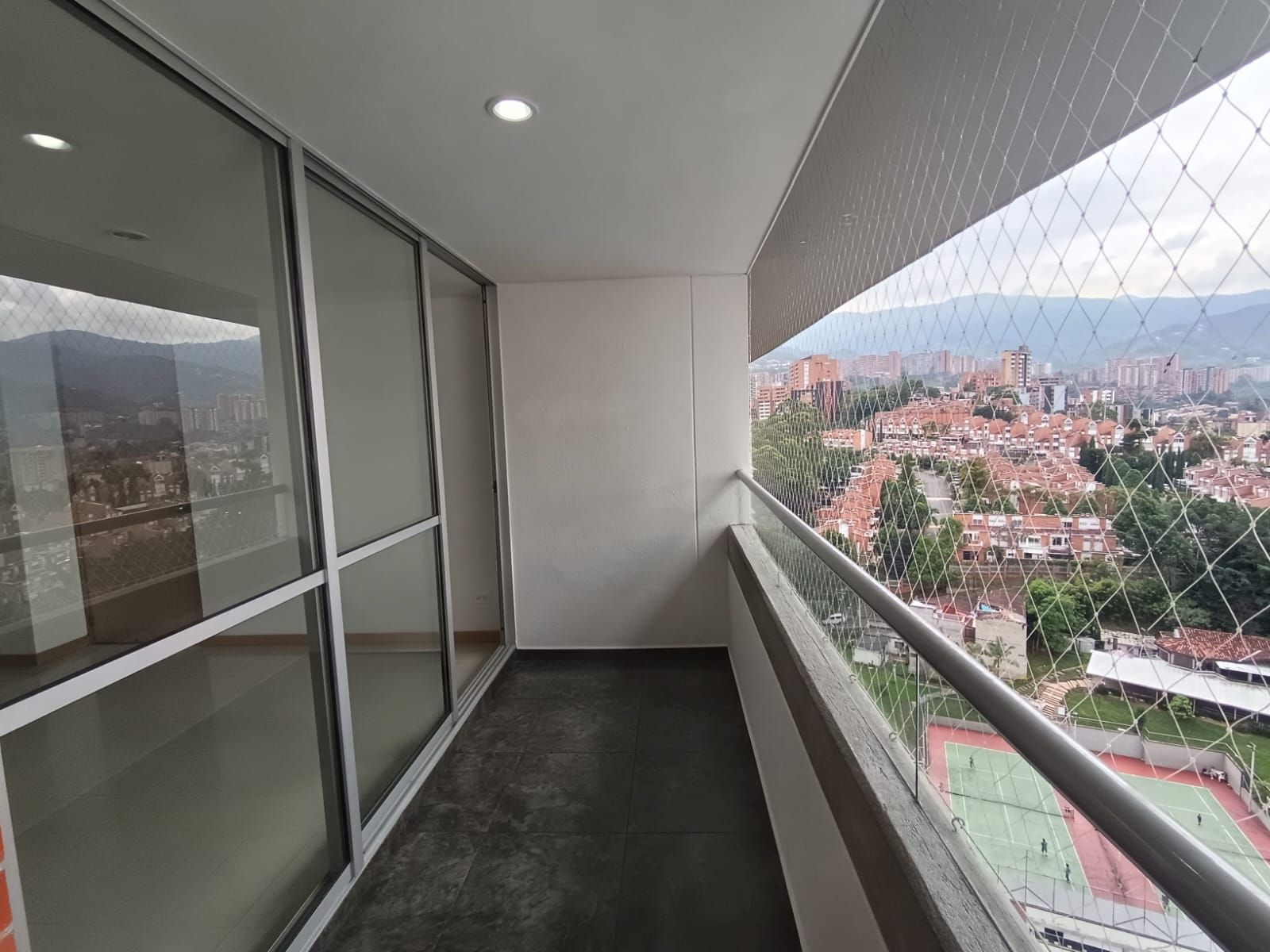 Apartamento en arriendo Antioquia Envigado Alto De Misael 75 m2 Habitaciones 3 Baños 2 Garajes 2 Precio $4250000