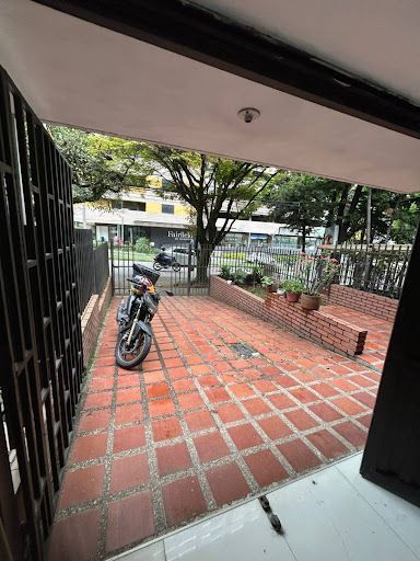 Local en arriendo Antioquia Envigado Loma Del Barro 20 m2 Habitaciones 0 Baños 1 Garajes 1 Precio $1900000