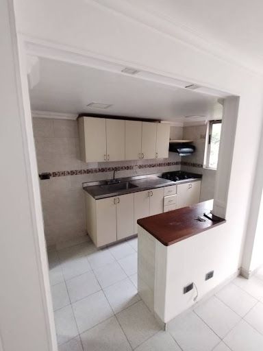 Apartamento en arriendo Antioquia Envigado Loma Del Barro 70 m2 Habitaciones 3 Baños 2 Garajes 0 Precio $2000000