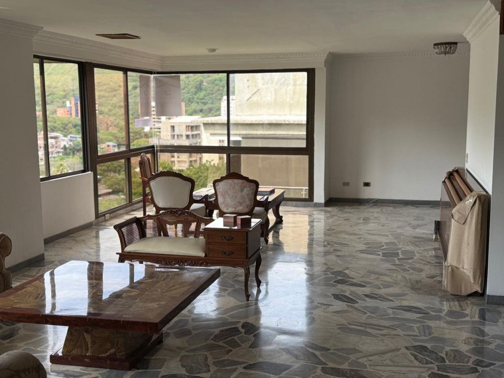 Apartamento en arriendo Valle Del Cauca Cali Santa Rita 300 m2 Habitaciones 4 Baños 3 Garajes 2 Precio $5500000