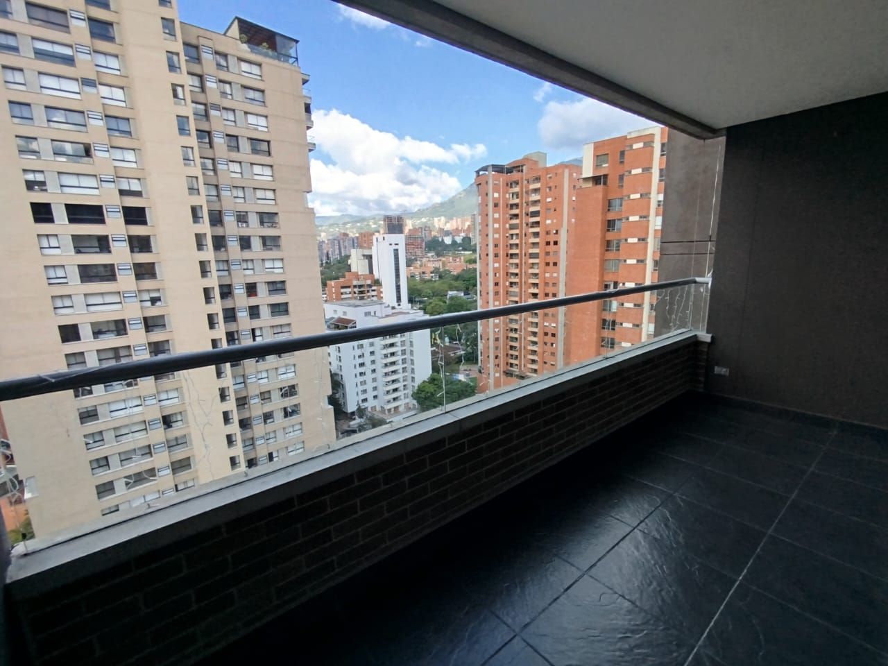 Apartamento en arriendo Antioquia Medellín La Aguacatala 125 m2 Habitaciones 3 Baños 3 Garajes 2 Precio $6350000