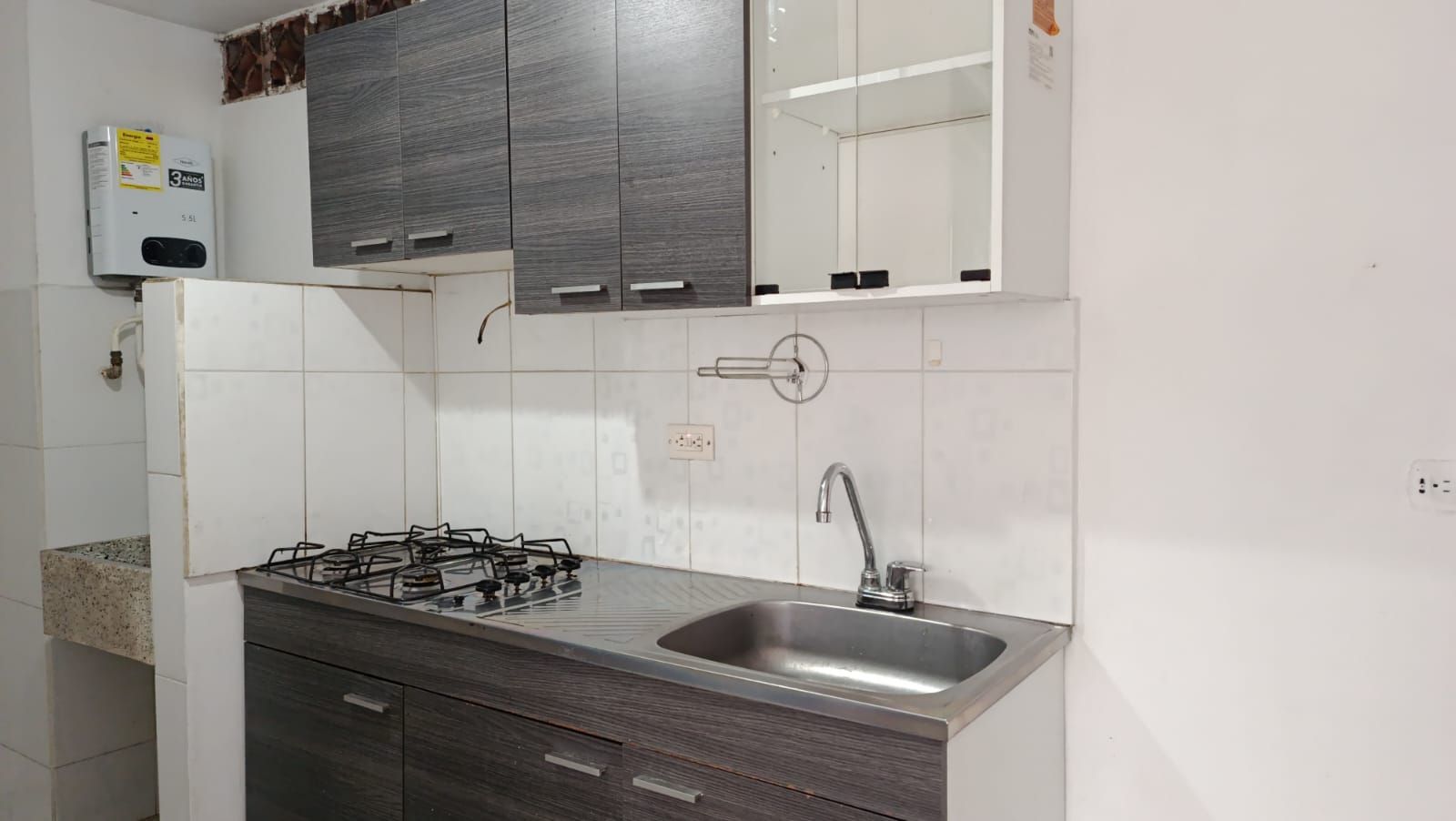 Apartaestudio en arriendo Antioquia Medellín Prado 40 m2 Habitaciones 1 Baños 1 Garajes 0 Precio $1300000