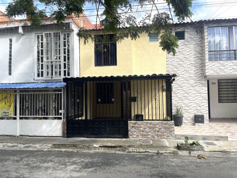 Casa en arriendo Valle Del Cauca Palmira Urbanización Tulipanes De La Italia I 51 m2 Habitaciones 3 Baños 2 Garajes 1 Precio $1050000