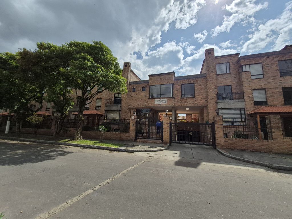 Casa en venta Cundinamarca Bogotá Modelia 168 m2 Habitaciones 3 Baños 3 Garajes 2 Precio $900000000