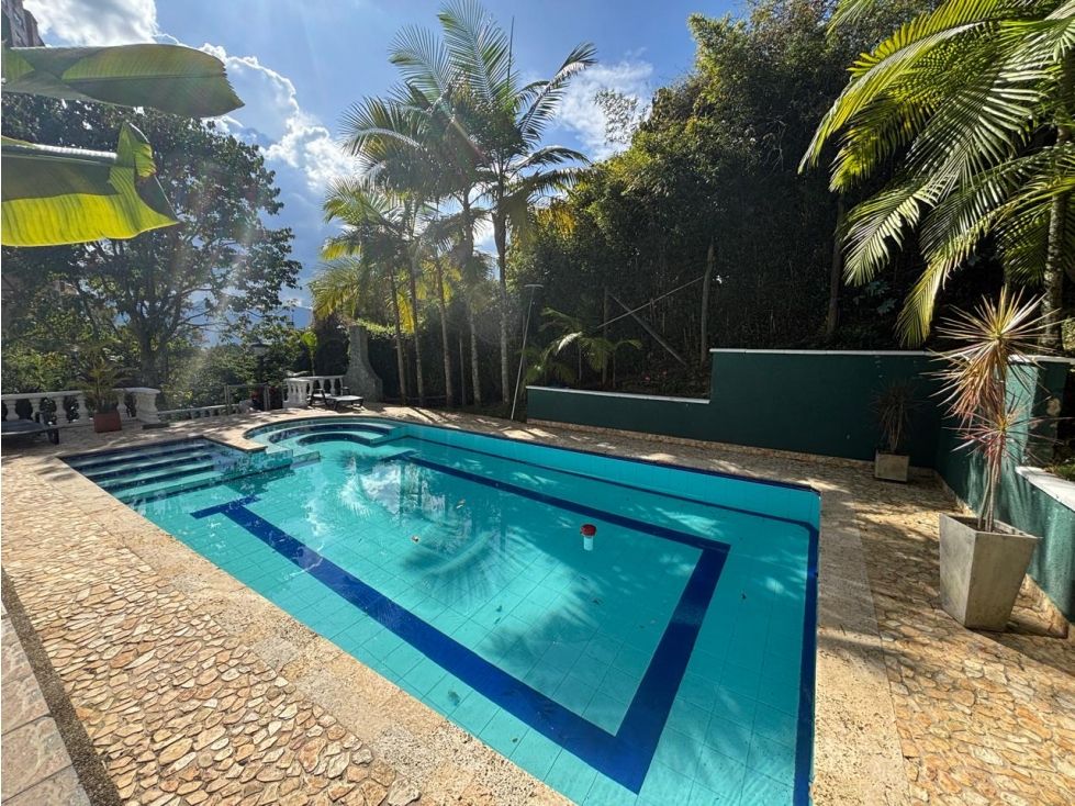 Casa en arriendo Antioquia Medellín Palmas 450 m2 Habitaciones 7 Baños 6 Garajes 3 Precio $22650000