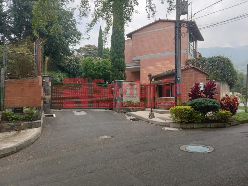 Casa en arriendo Antioquia Envigado El Chocho 310 m2 Habitaciones 4 Baños 5 Garajes 2 Precio $12500000