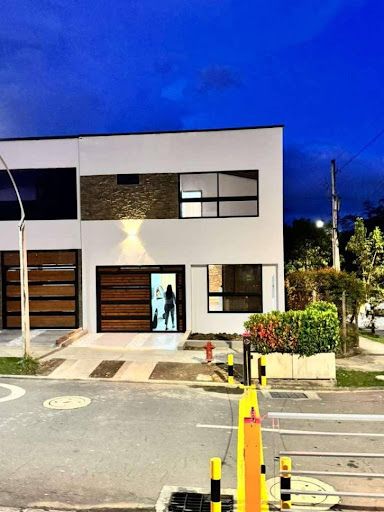 Casa en venta Antioquia Rionegro San Antonio 220 m2 Habitaciones 4 Baños 3 Garajes 1 Precio $1300000000