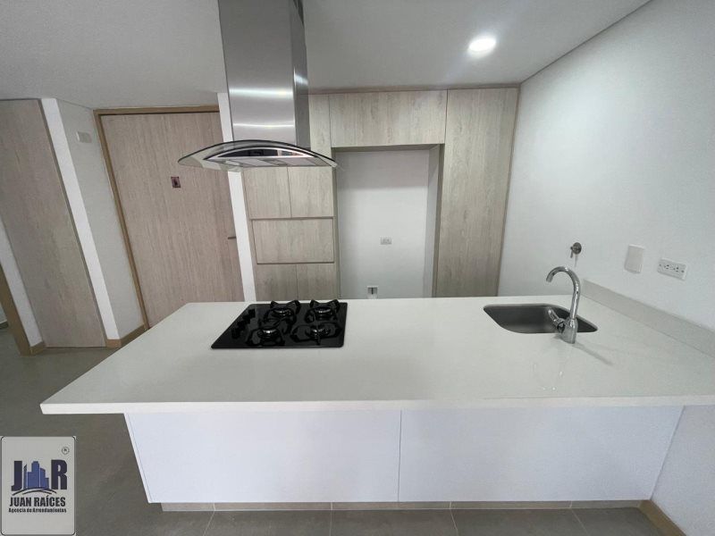 Apartamento en arriendo Antioquia Envigado Zona Centro 75 m2 Habitaciones 2 Baños 3 Garajes 0 Precio $4500000