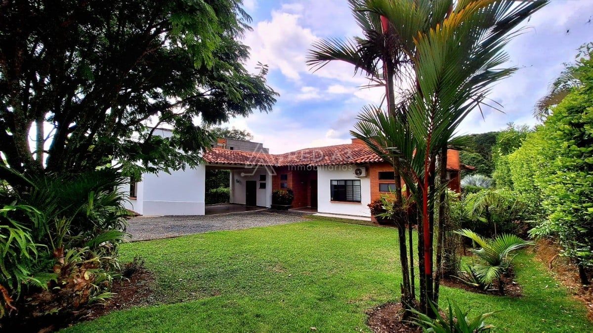 Casa en arriendo Risaralda Pereira Pereira 355 m2 Habitaciones 5 Baños 5 Garajes 4 Precio $8490000