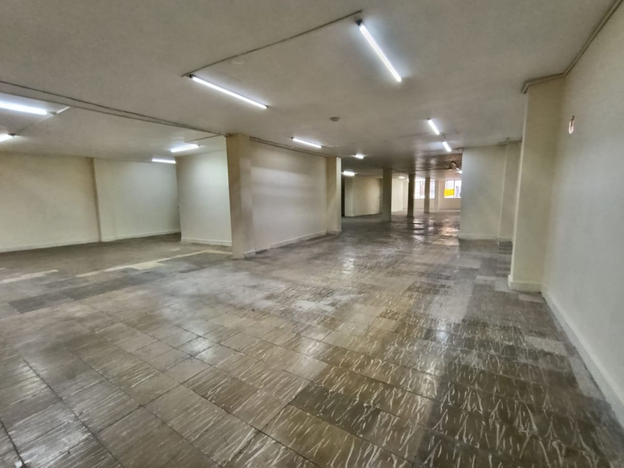 Bodega en arriendo Antioquia Medellín La Floresta 330 m2 Habitaciones 0 Baños 2 Garajes 0 Precio $8500000