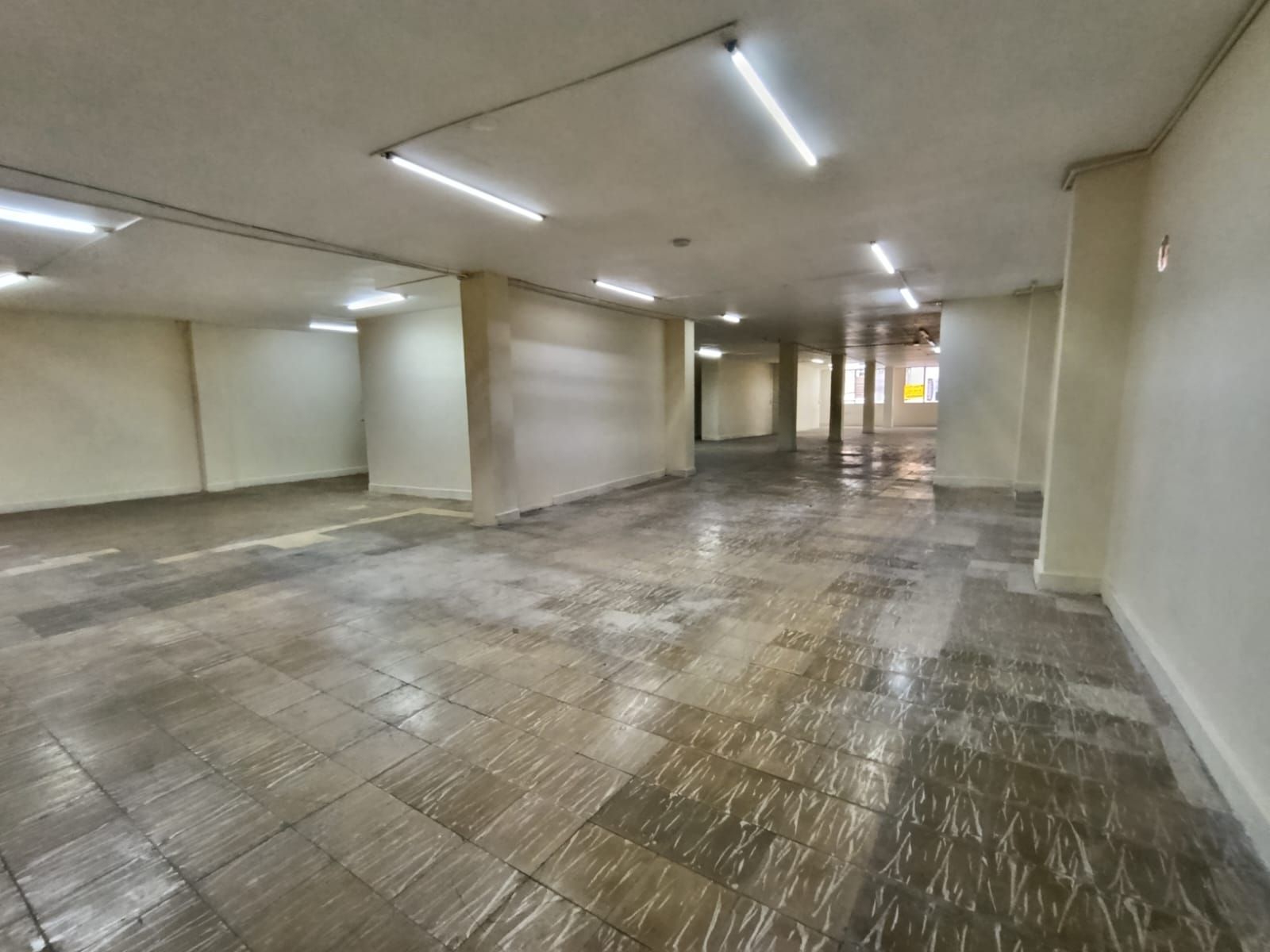 Bodega en arriendo Antioquia Medellín La Floresta 330 m2 Habitaciones 0 Baños 2 Garajes 0 Precio $10500000