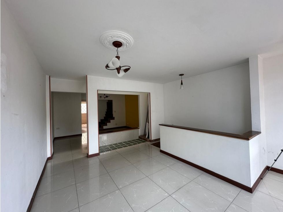 Casa en venta Cundinamarca Bogotá Villa Alsacia 2 231 m2 Habitaciones 8 Baños 4 Garajes 1 Precio $770000000