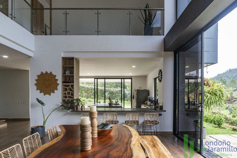 Casa en venta Antioquia El Retiro El Retiro 1840 m2 Habitaciones 6 Baños 9 Garajes 15 Precio $4500000000