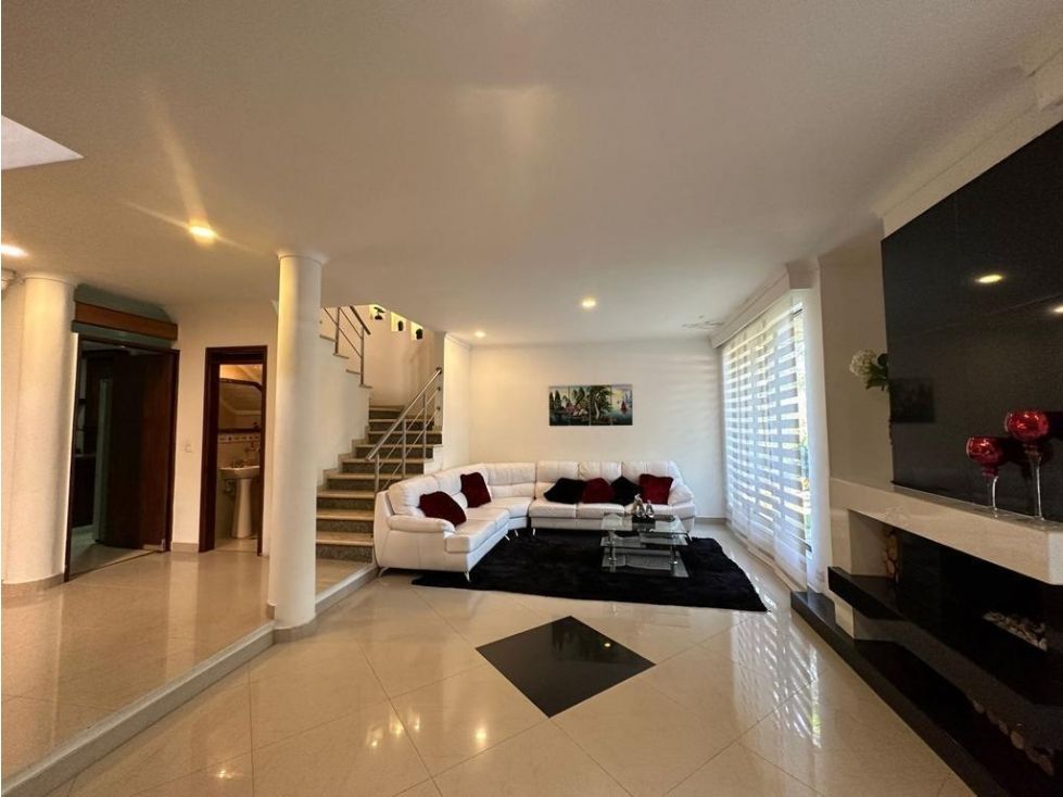 Casa en arriendo Antioquia Medellín El Tesoro 240 m2 Habitaciones 3 Baños 5 Garajes 2 Precio $14500000