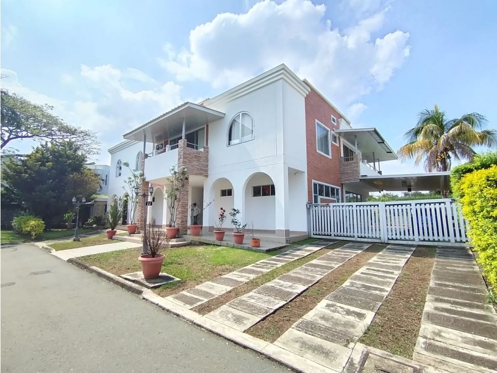 Casa en venta Valle Del Cauca Cali Cr Aguas Calientes 442 m2 Habitaciones 9 Baños 10 Garajes 7 Precio $1850000000