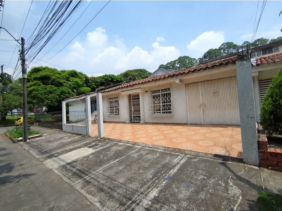 Casa en venta Valle Del Cauca Cali Prados Del Norte 200 m2 Habitaciones 4 Baños 3 Garajes 1 Precio $600000000