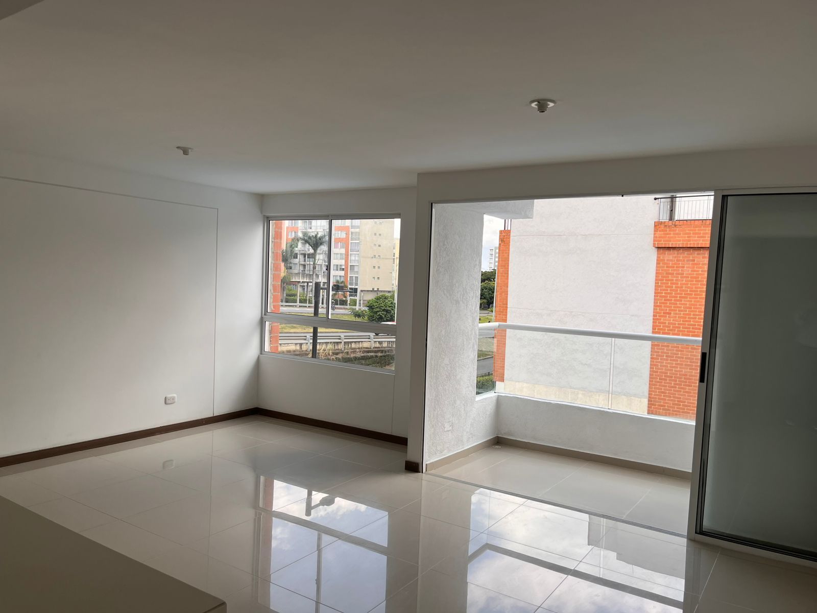 Apartamento en arriendo Valle Del Cauca Cali Conjunto Residencial Moretti 87 m2 Habitaciones 3 Baños 3 Garajes 1 Precio $2100000