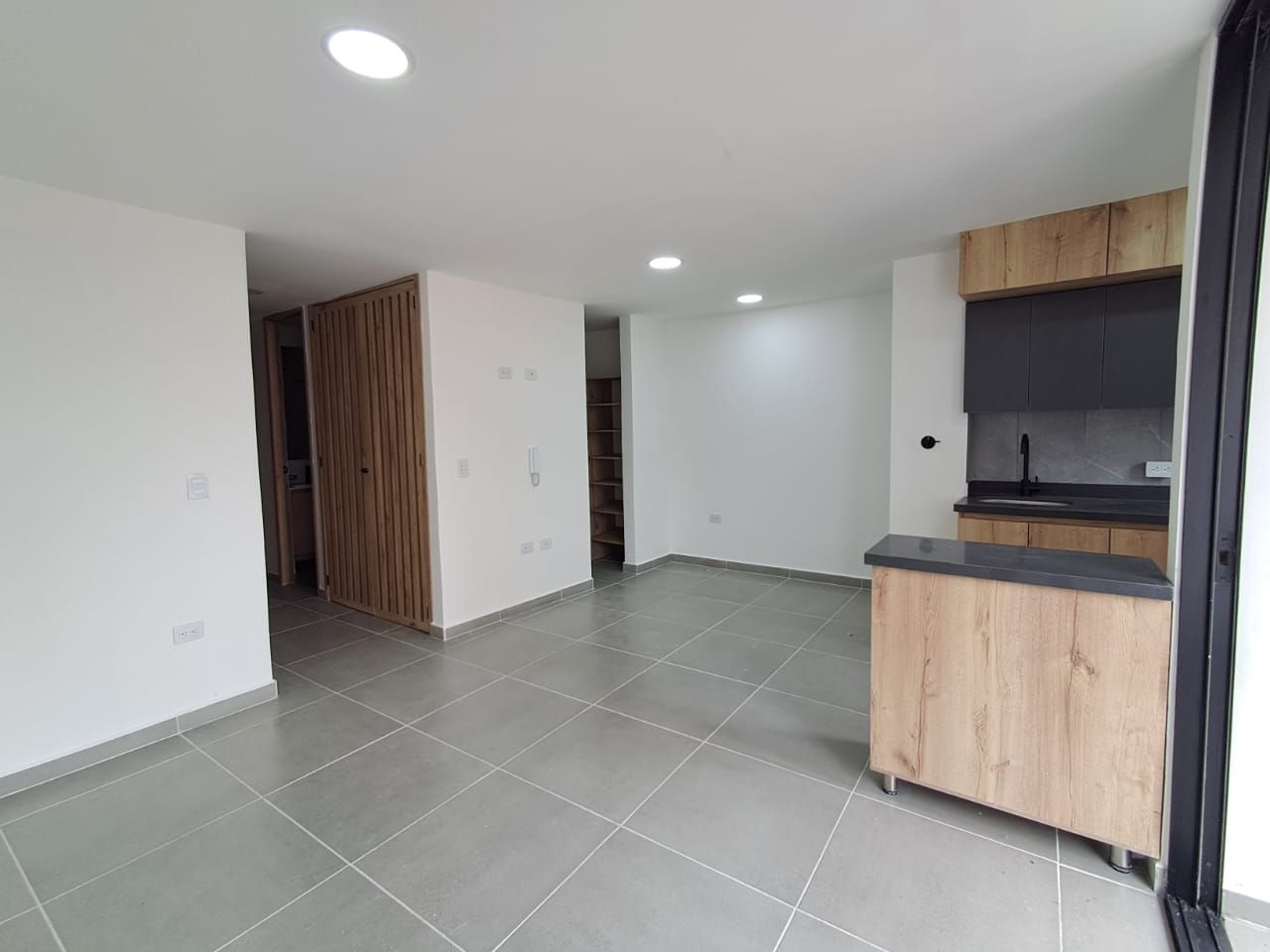 Apartaestudio en arriendo Antioquia Medellín Colon 37 m2 Habitaciones 1 Baños 1 Garajes 0 Precio $1900000