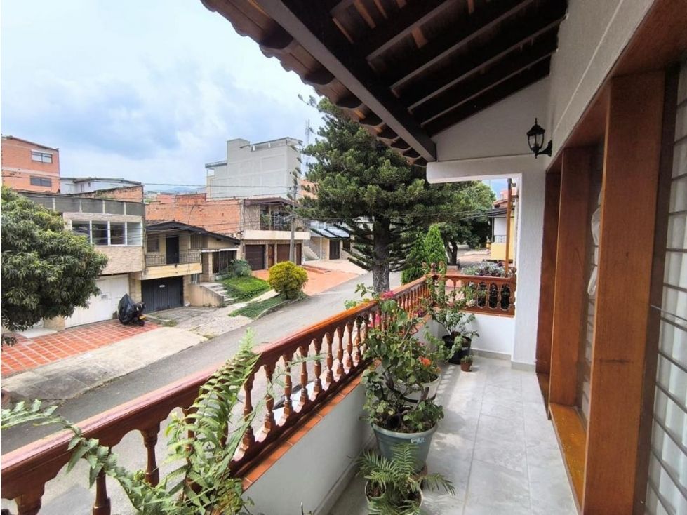 Casa en venta Antioquia Medellín Laureles 165 m2 Habitaciones 3 Baños 3 Garajes 1 Precio $898000000