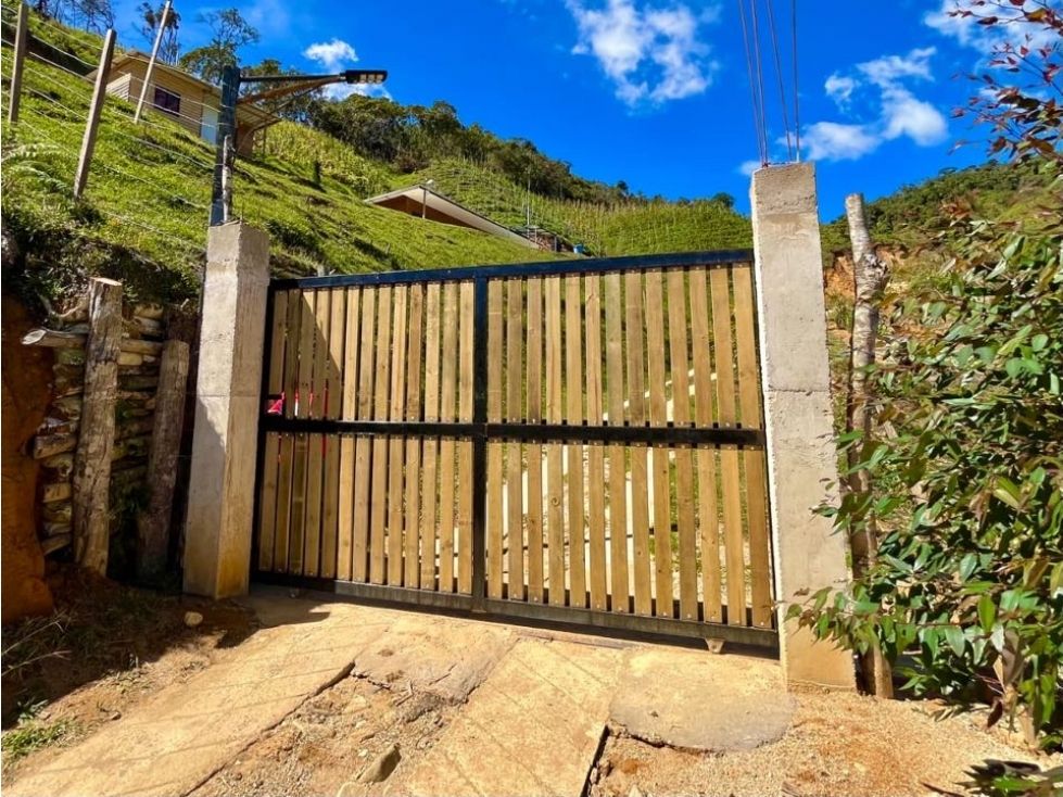 Finca en venta Antioquia Guatape Guatape 0 m2 Habitaciones 2 Baños 2 Garajes 4 Precio $1050000000