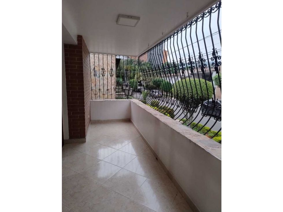 Casa en venta Antioquia Medellín Las Acacias 340 m2 Habitaciones 7 Baños 5 Garajes 2 Precio $2700000000