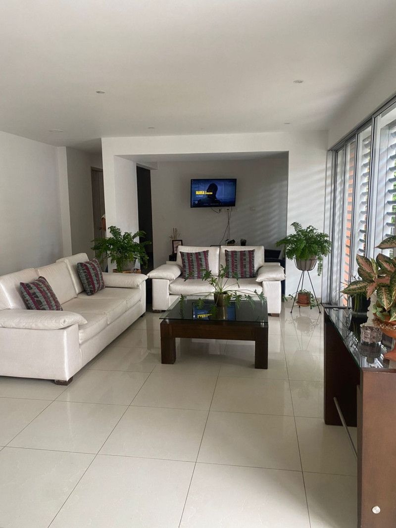 Apartamento en venta Valle Del Cauca Cali Santa Rita 190 m2 Habitaciones 3 Baños 3 Garajes 2 Precio $618000000