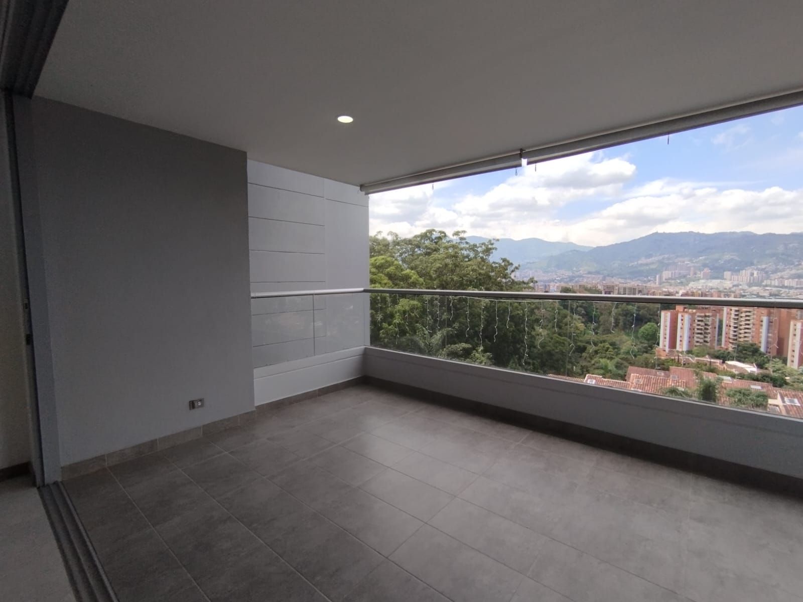Apartamento en arriendo Antioquia Envigado Zúñiga 180 m2 Habitaciones 3 Baños 5 Garajes 3 Precio $8500000