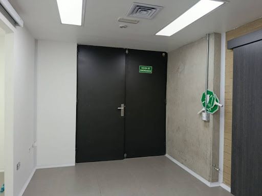 Oficina en arriendo Antioquia Medellín Guayabal 214 m2 Habitaciones 0 Baños 3 Garajes 2 Precio $14500000