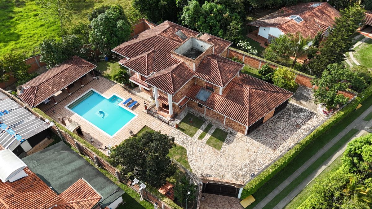 Casa en venta Santander Piedecuesta El Refugio 550 m2 Habitaciones 6 Baños 8 Garajes 7 Precio $2000000000