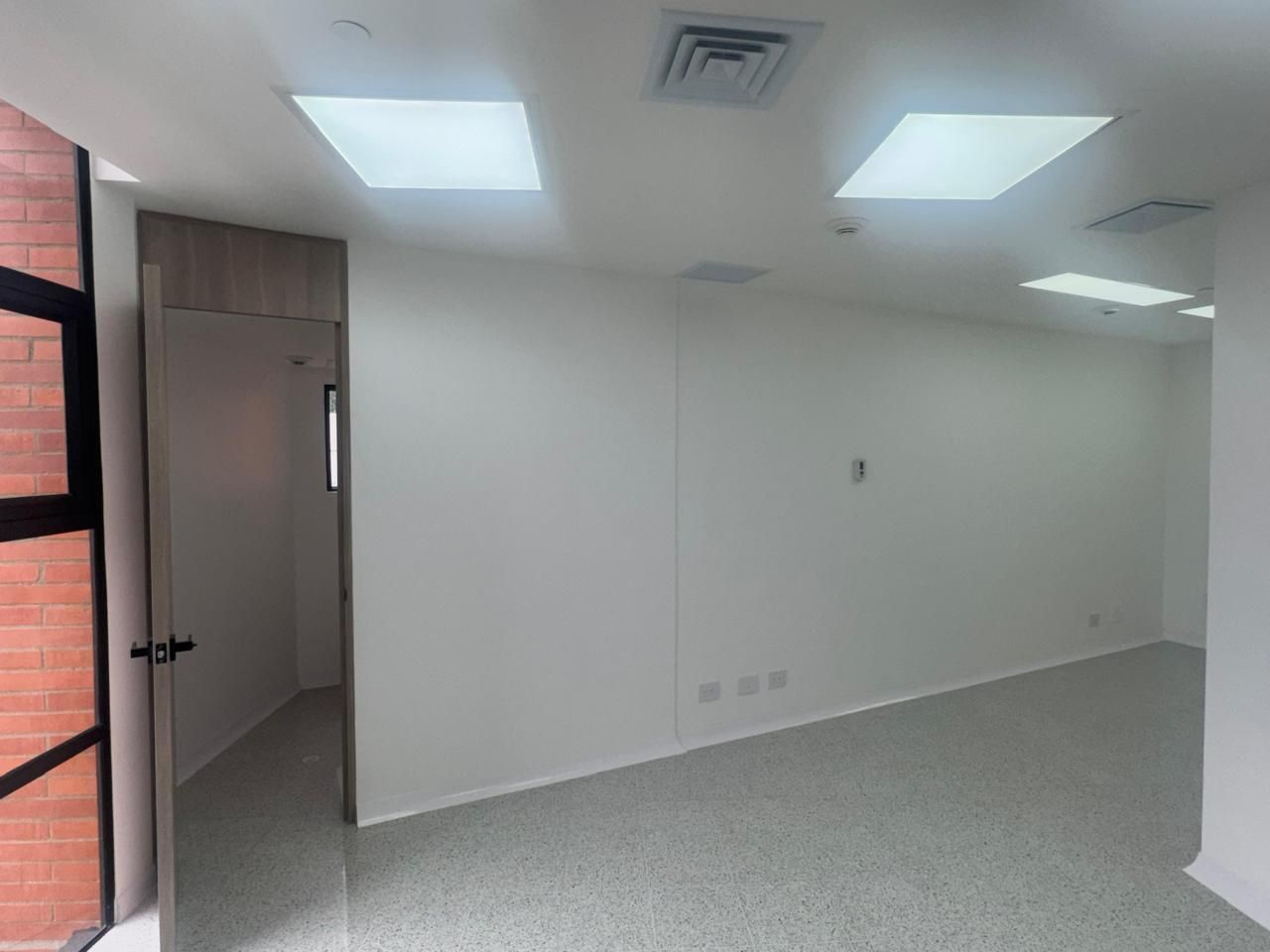 Consultorio en arriendo Antioquia Medellín San Diego 38 m2 Habitaciones 0 Baños 1 Garajes 1 Precio $4900000