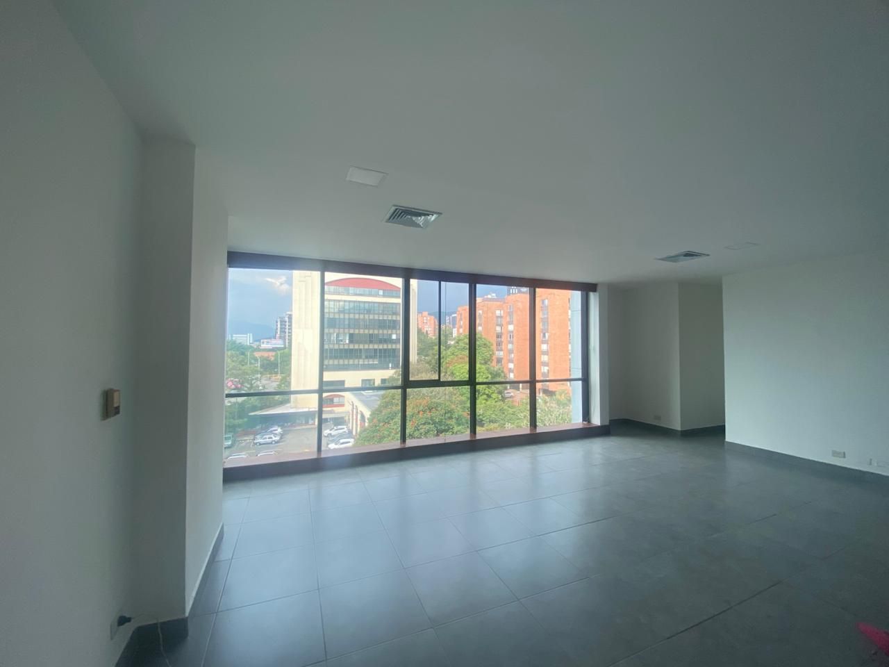 Oficina en venta Antioquia Medellín La Aguacatala 40 m2 Habitaciones 0 Baños 1 Garajes 1 Precio $450000000