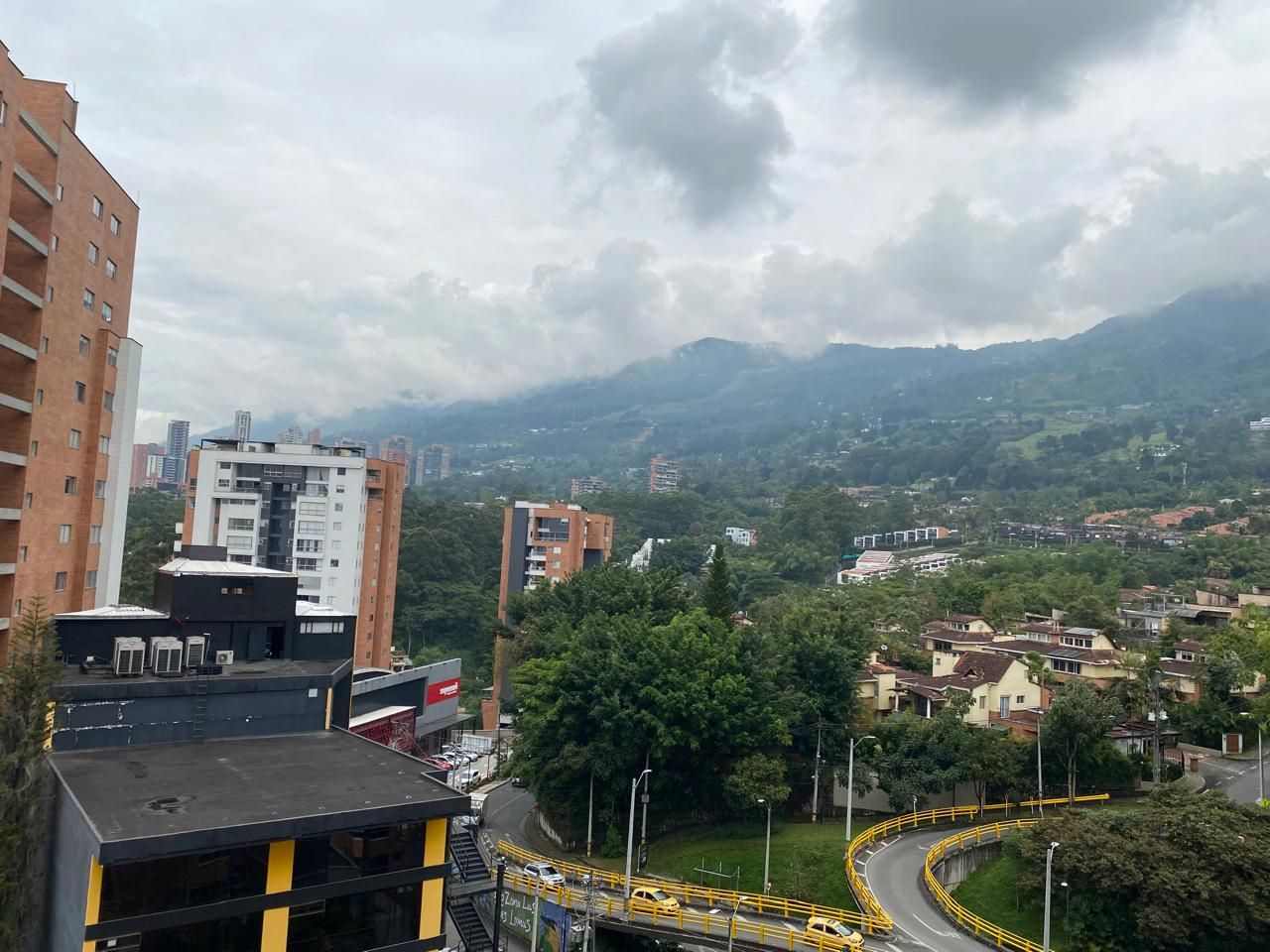 Apartamento en arriendo Antioquia Envigado El Esmeraldal 84 m2 Habitaciones 2 Baños 2 Garajes 1 Precio $4200000