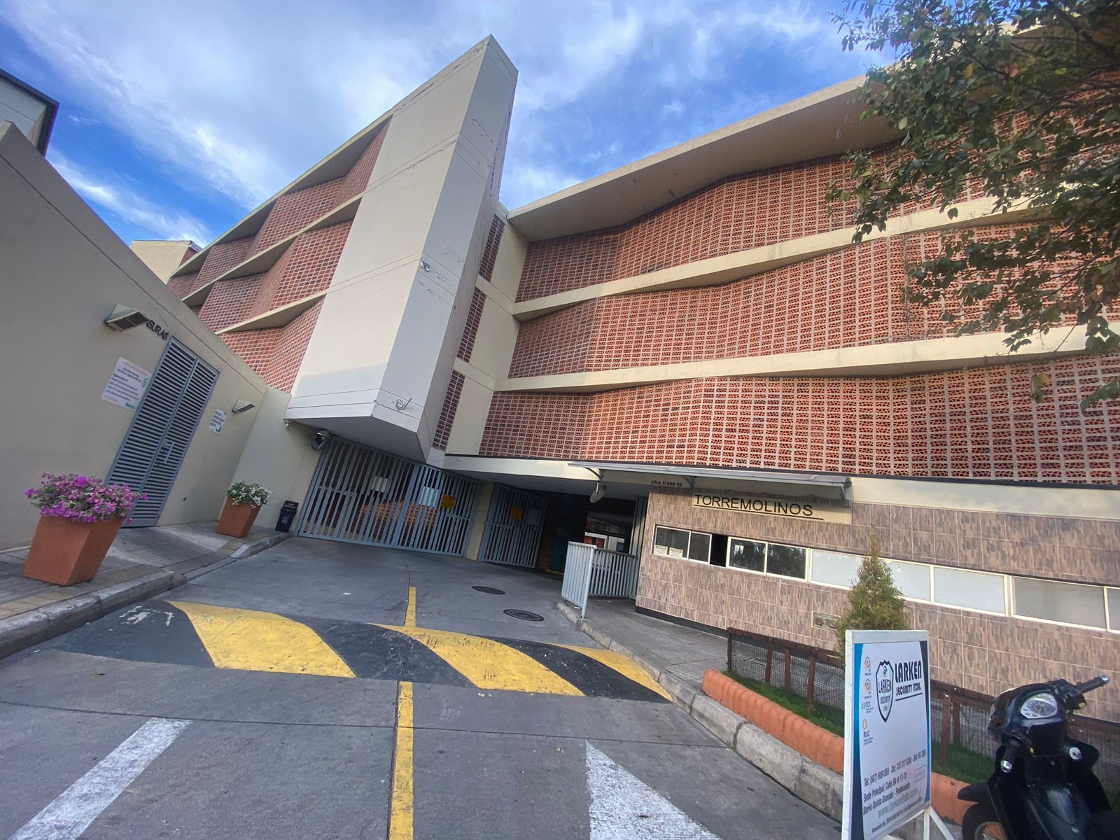 Apartamento en venta Santander Bucaramanga Cr San Lorenzo De Provenza Et I 80 m2 Habitaciones 3 Baños 2 Garajes 1 Precio $300000000