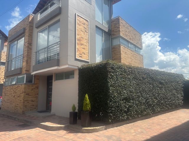 Casa en venta Cundinamarca Cota Cota 185 m2 Habitaciones 5 Baños 4 Garajes 4 Precio $950000000